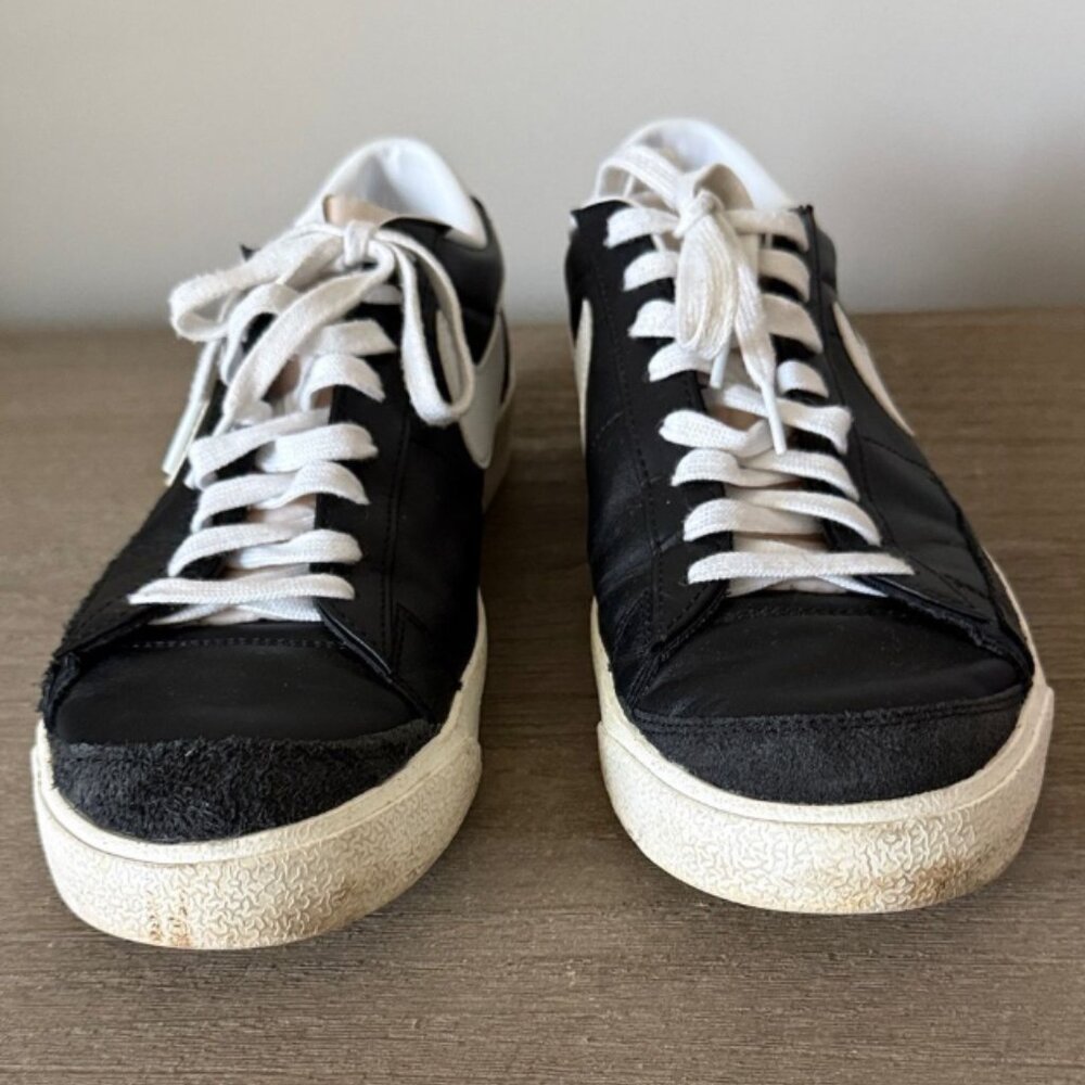 Nike Blazer Low 77 Sneaker in Black & White Leather Size 11.5 - Picture 2 of 9